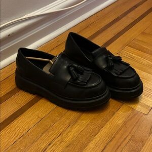 Vagabond Jeff Loafer - Black Leather/Chunky Sole